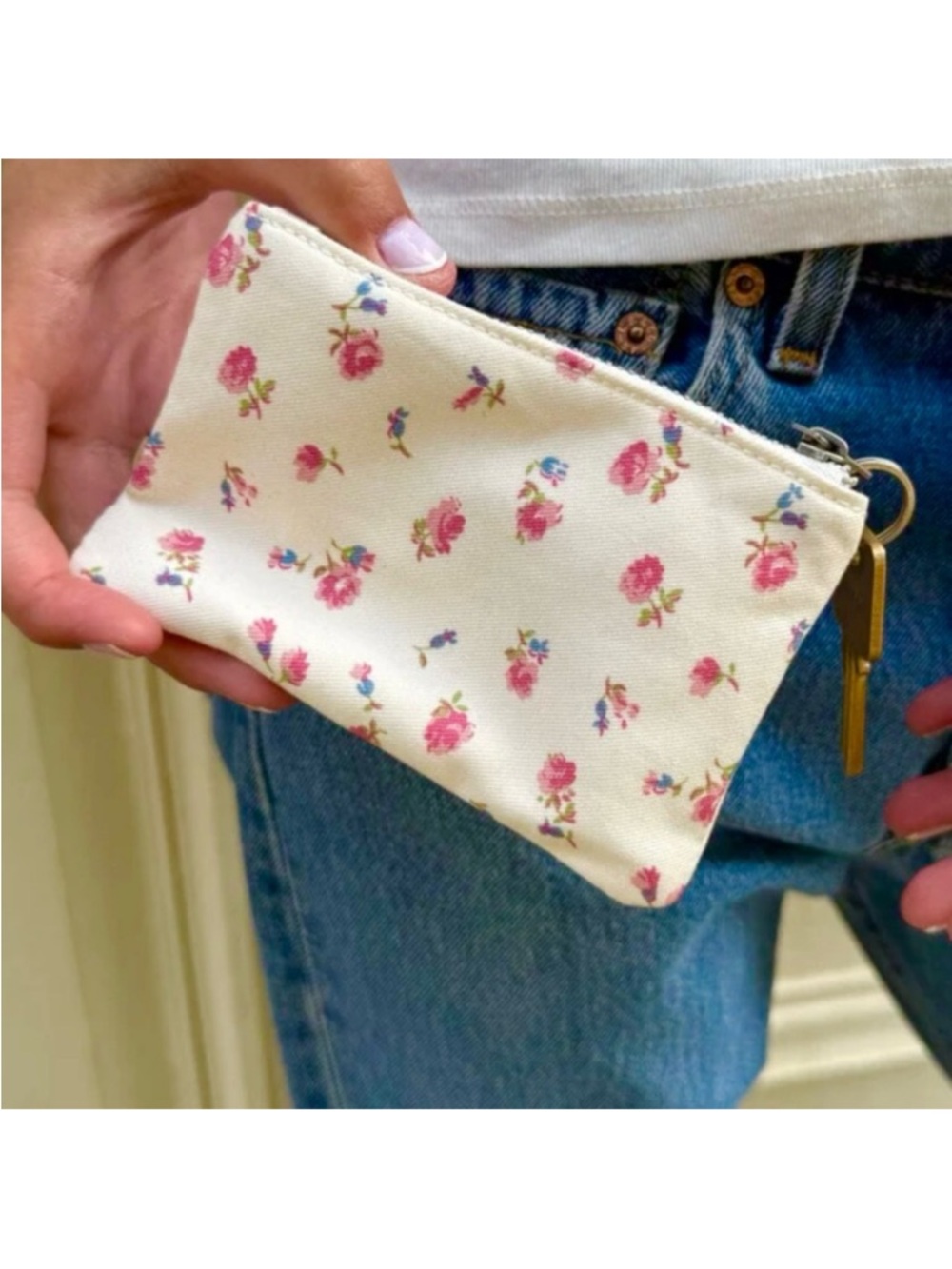 🆕 - Brandy Melville Floral Coin & Key Pouch. NWT